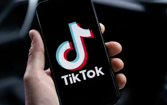 Screen Mirroring TikTok Using iPhone